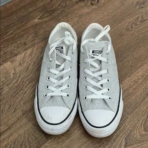 Grey low-top converse